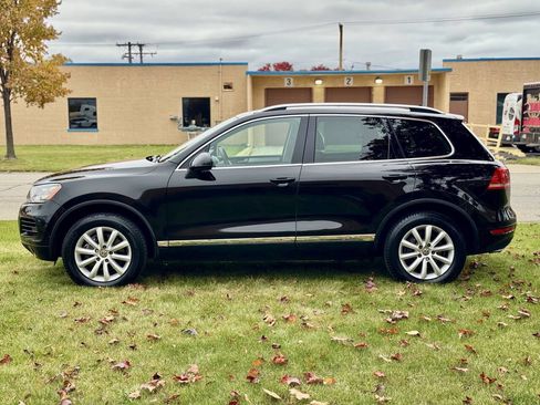 Used 2012 Volkswagen Touareg Sport image 4