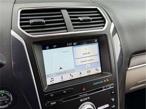 Used 2018 Ford Explorer Limited w/ Ford Safe & Smart Package FWD image 21
