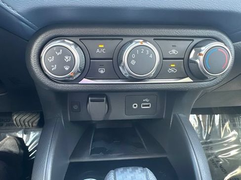 Used 2025 Nissan Versa SV w/ Trunk Package FWD image 29