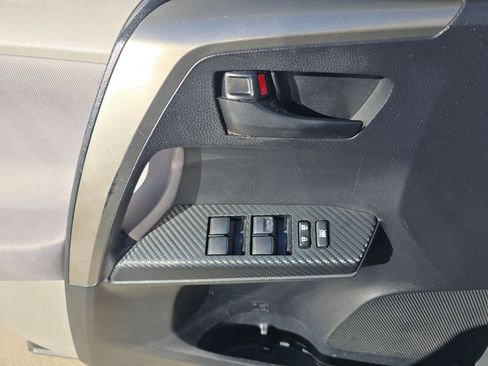 Used 2013 Toyota RAV4 XLE image 19