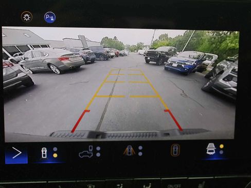 Used 2024 Chevrolet Colorado LT w/ LT Convenience Package II AWD/4WD image 12