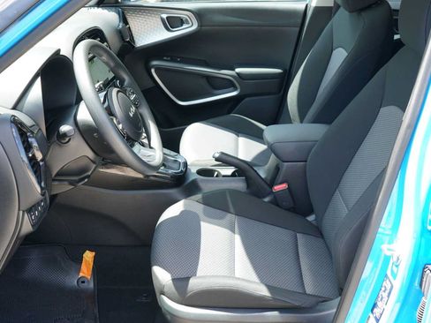 Used 2025 Kia Soul S FWD image 9