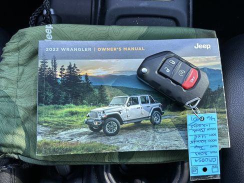 Used 2023 Jeep Wrangler Unlimited Sahara w/ Cold Weather Group AWD/4WD image 18