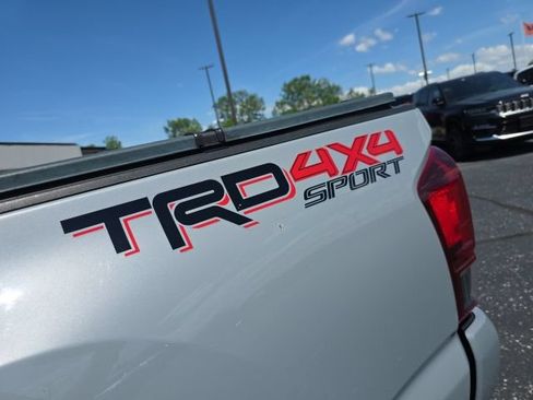 Used 2018 Toyota Tacoma TRD Sport AWD/4WD image 59