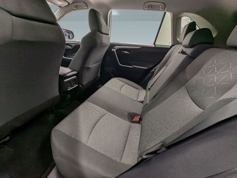 Used 2021 Toyota RAV4 XLE image 19