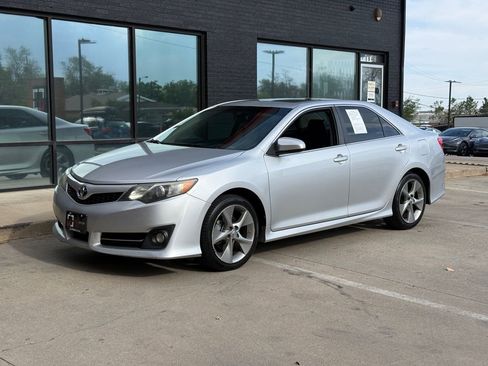Used 2013 Toyota Camry SE w/ Leather Pkg FWD image 17