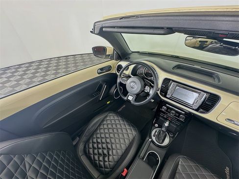 Used 2019 Volkswagen Beetle 2.0T SE image 9