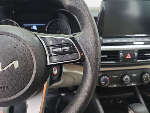 Used 2023 Kia Forte LXS w/ LXS Technology Package image 18