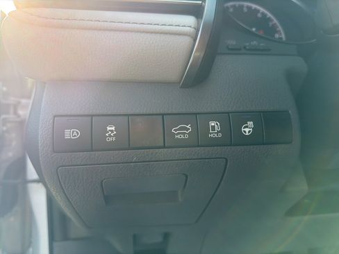 Used 2024 Toyota Camry SE image 8