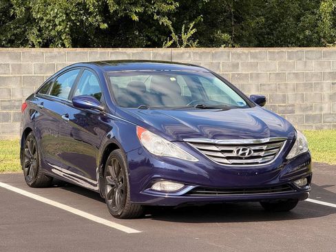 Used 2011 Hyundai Sonata SE w/ Navigation & Sunroof Pkg 4 FWD image 2