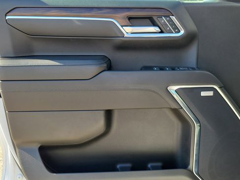 Used 2023 GMC Sierra 1500 SLT w/ SLT Premium Package image 23