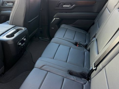 New 2026 GMC Yukon Denali w/ Denali Reserve Package AWD/4WD image 9