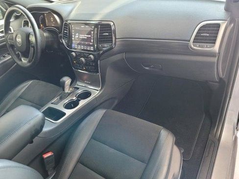 Certified 2021 Jeep Grand Cherokee Laredo X AWD/4WD image 17