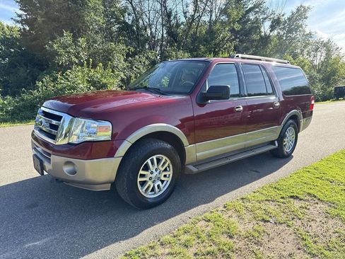 Used 2014 Ford Expedition EL XLT w/ Equipment Group 202A image 2