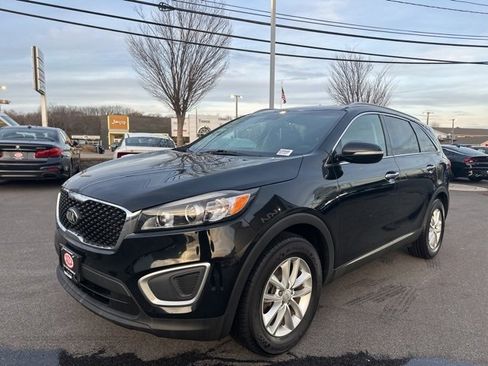 Used 2017 Kia Sorento LX image 2