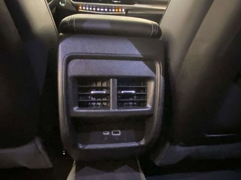 Used 2024 Cadillac XT4 Premium Luxury image 11