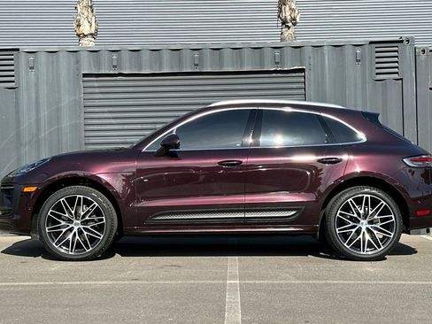 Certified 2023 Porsche Macan image 2