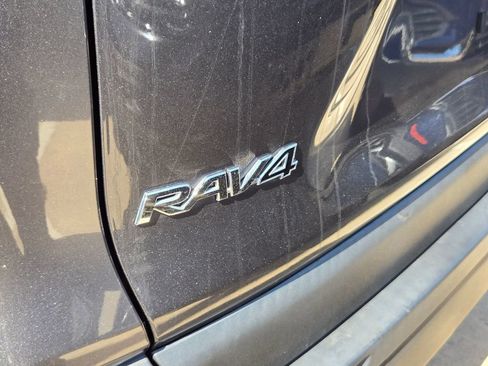 Used 2022 Toyota RAV4 LE AWD/4WD image 6