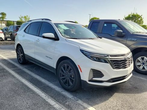 Used 2022 Chevrolet Equinox RS w/ Infotainment Package FWD image 3