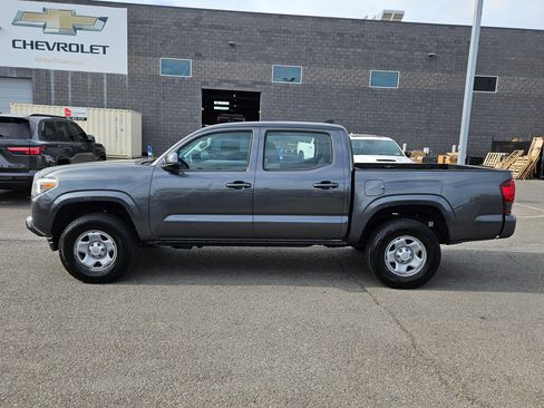 Used 2018 Toyota Tacoma SR AWD/4WD image 7