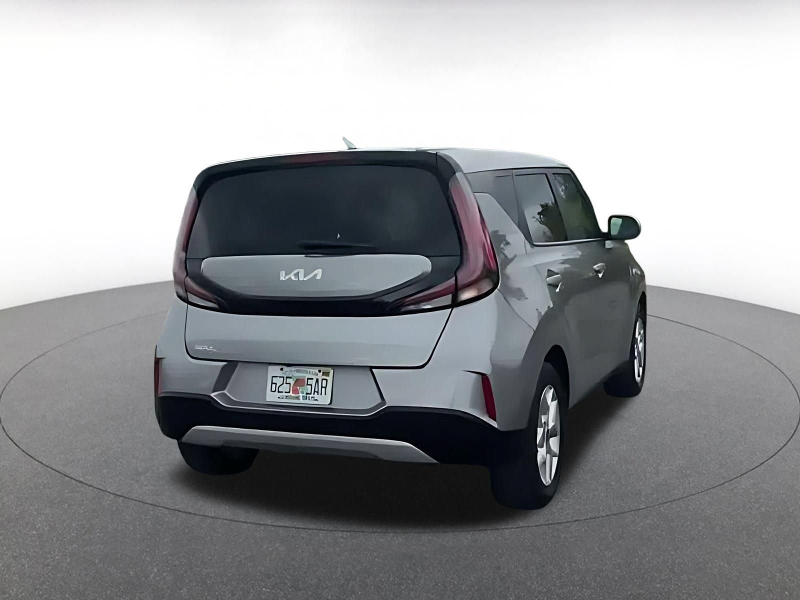 Used 2025 Kia Soul LX w/ LX Technology Package FWD image 13