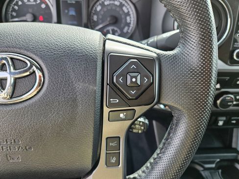 Used 2021 Toyota Tacoma TRD Sport w/ TRD Premium Sport Package AWD/4WD image 19