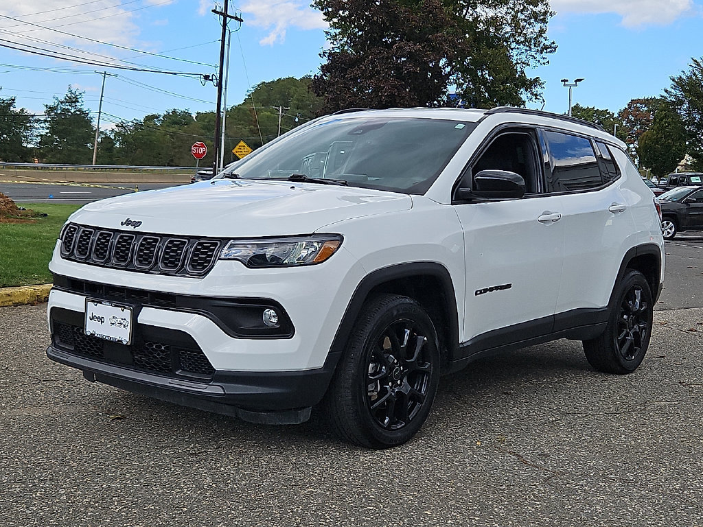 Used 2025 Jeep Compass Latitude w/ Convenience Group AWD/4WD image 3