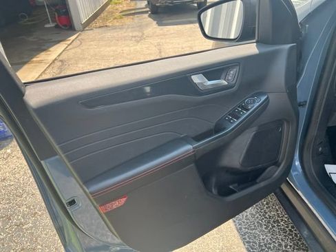 Used 2023 Ford Escape ST-Line AWD/4WD image 8