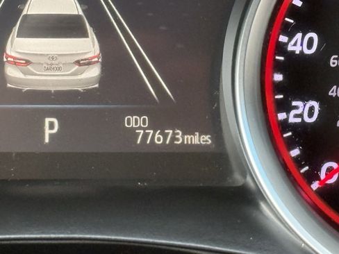 Used 2018 Toyota Camry XSE image 29