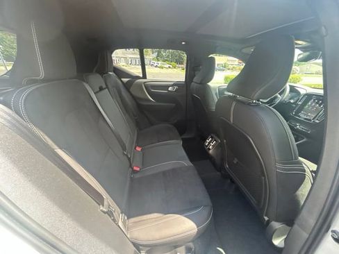 Certified 2025 Volvo XC40 B5 Plus AWD/4WD image 13
