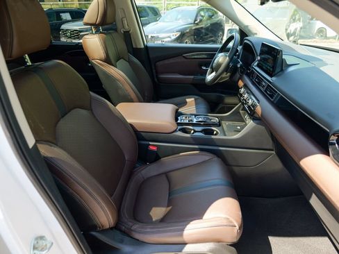 Used 2025 Honda Pilot Elite image 38