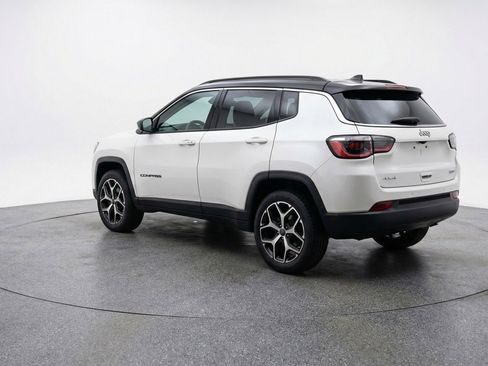 Used 2025 Jeep Compass Limited image 6