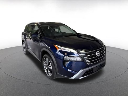 Used 2026 Nissan Rogue SL FWD image 3