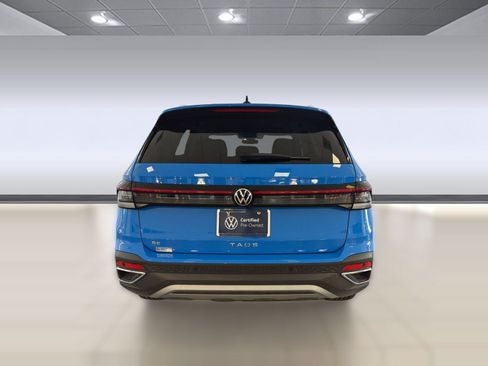 Certified 2025 Volkswagen Taos SE FWD image 10