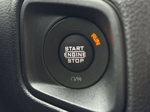 Used 2025 Jeep Gladiator Sport AWD/4WD image 24