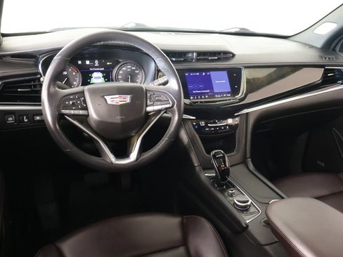 Used 2022 Cadillac XT6 Premium Luxury w/ LPO, Radiant Package AWD/4WD image 2