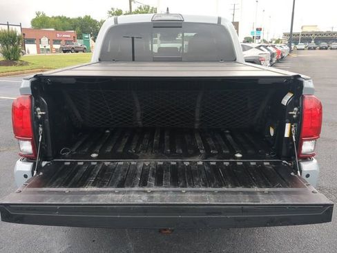 Used 2019 Toyota Tacoma TRD Sport AWD/4WD image 12