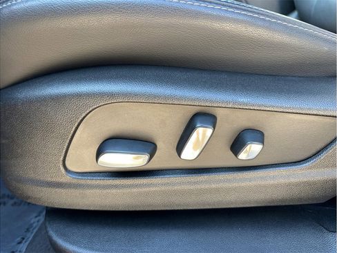 Used 2025 Cadillac XT6 Premium Luxury FWD image 21