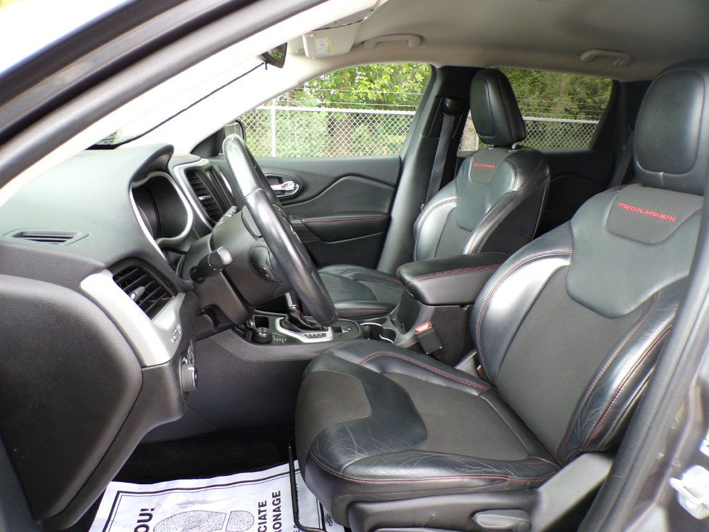 Used 2016 Jeep Cherokee Trailhawk AWD/4WD image 13