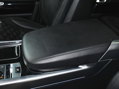 Used 2021 Land Rover Range Rover Sport SVR Carbon Edition AWD/4WD image 45