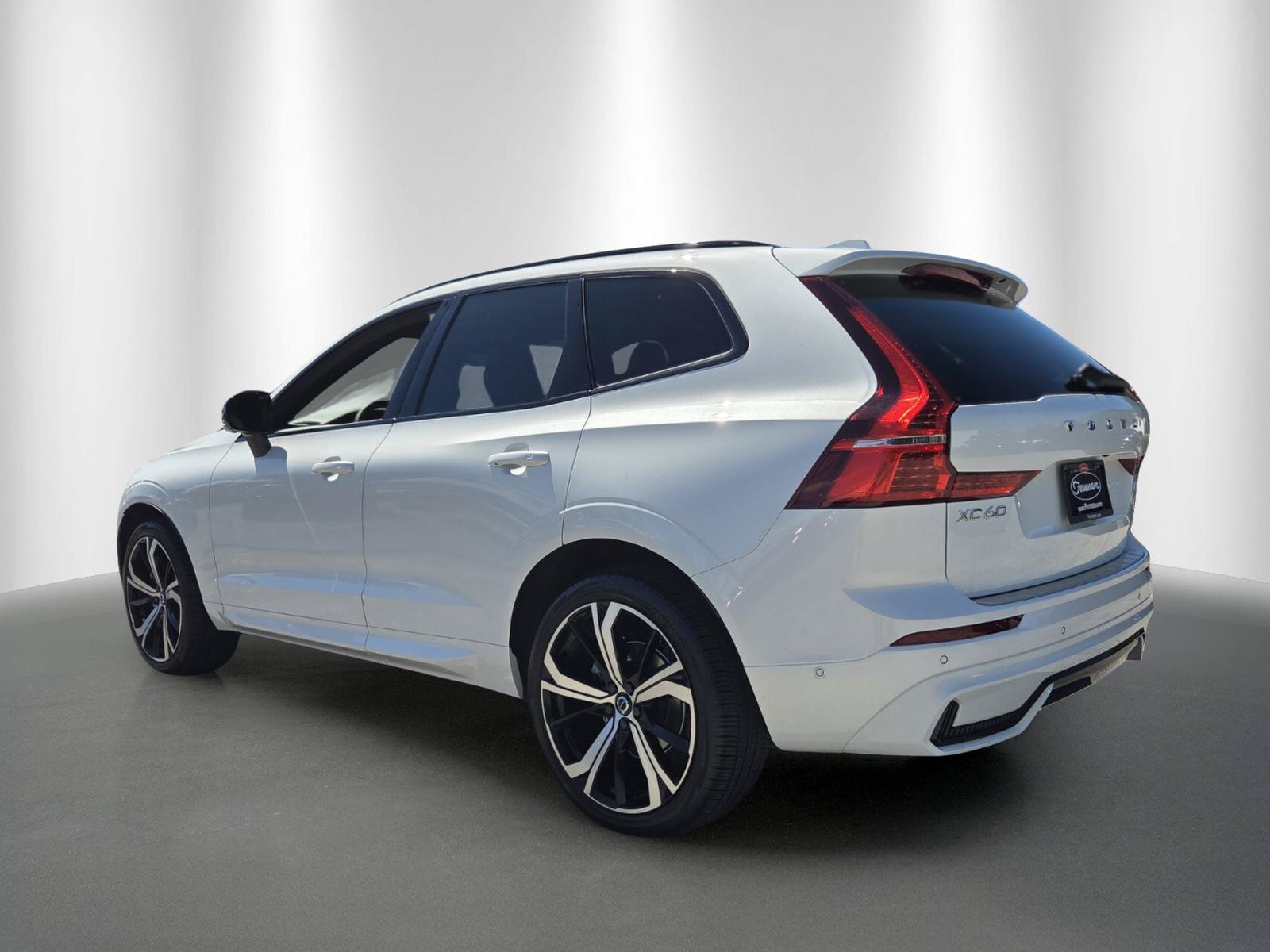 Used 2025 Volvo XC60 B5 Ultra w/ Protection Package Premier AWD/4WD image 5