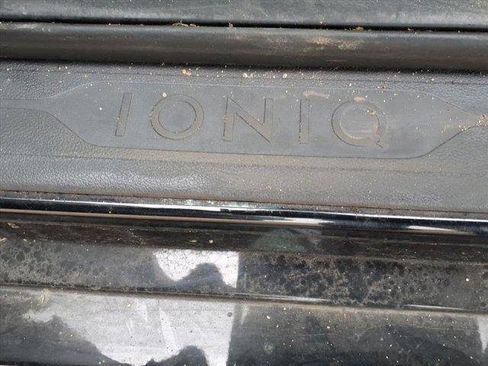 Used 2020 Hyundai Ioniq SE image 20