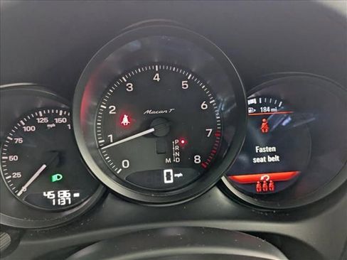 Used 2023 Porsche Macan Turbo image 17