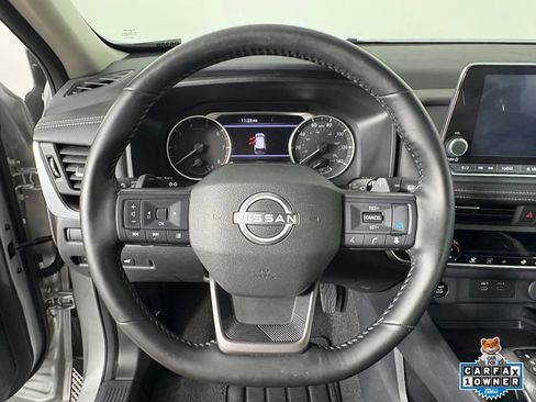 Used 2025 Nissan Rogue SV AWD/4WD image 2