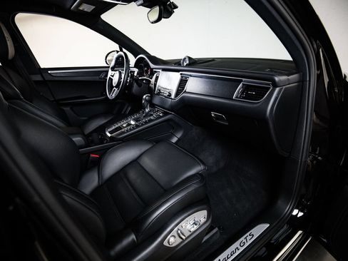 Used 2017 Porsche Macan GTS AWD/4WD image 28