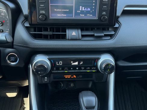 Used 2019 Toyota RAV4 XLE AWD/4WD image 13