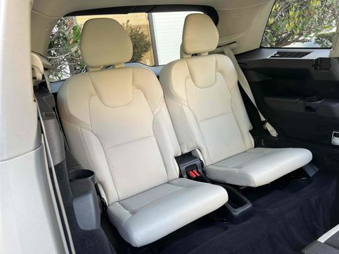Used 2022 Volvo XC90 T6 Momentum w/ Advanced Package AWD/4WD image 31