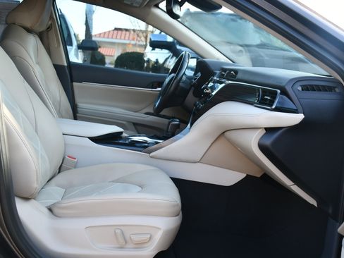 Certified 2019 Toyota Camry XLE image 19