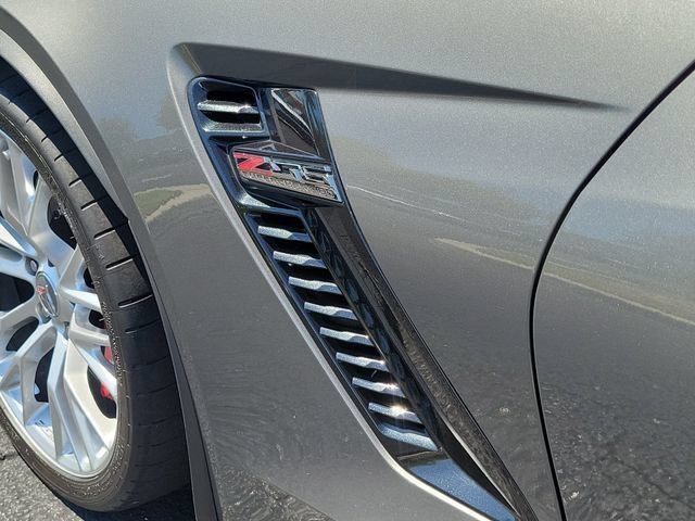 Used 2015 Chevrolet Corvette Z06 w/ 3LZ Preferred Equipment Group RWD image 34