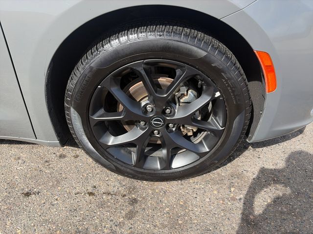 Used 2025 Chrysler Pacifica Limited FWD image 15